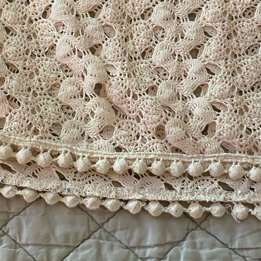 Leo & Nicole poncho, size PL. Cream color and a pretty lace fabric. - Picture 5 of 5